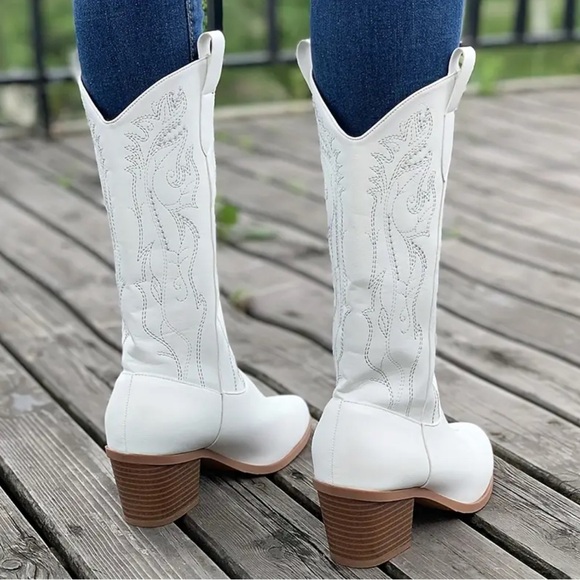 Heeled Boots with Embroidered Pattern - Picture 3 of 5